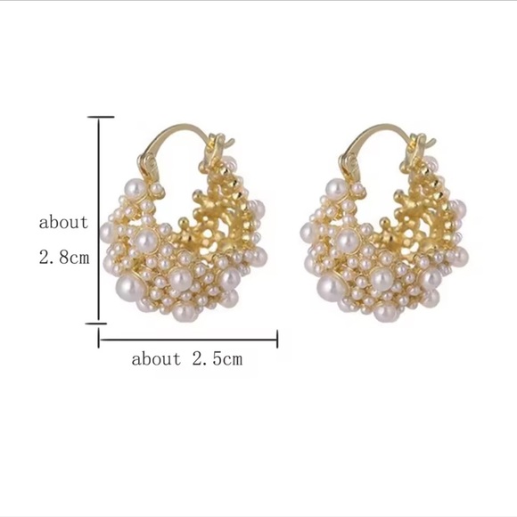 Elegant Gold and Pearl Hoop Earrings - Picture 5 of 9